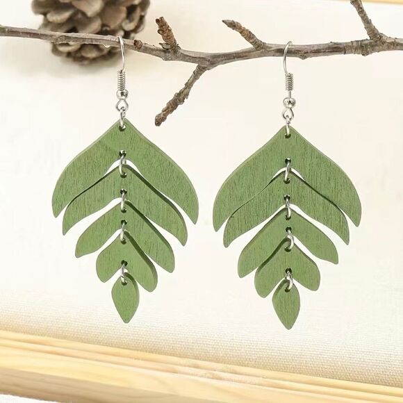 NEW … BOHO Leaf Pendent Earrings - Picture 2 of 5